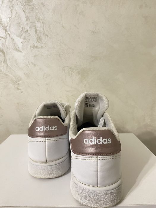 Жіночі кросівки Adidas Grand Court