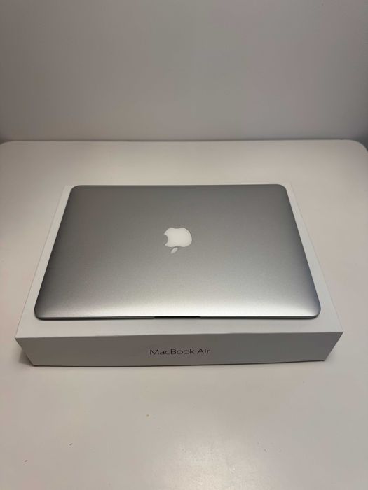 MacBook Air 13” (2017) | i5 / 8 GB RAM / 128 GB SSD | Idealny stan