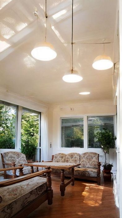 Komplet mebli dębowych – styl vintage – sofa, fotele, stół, komody