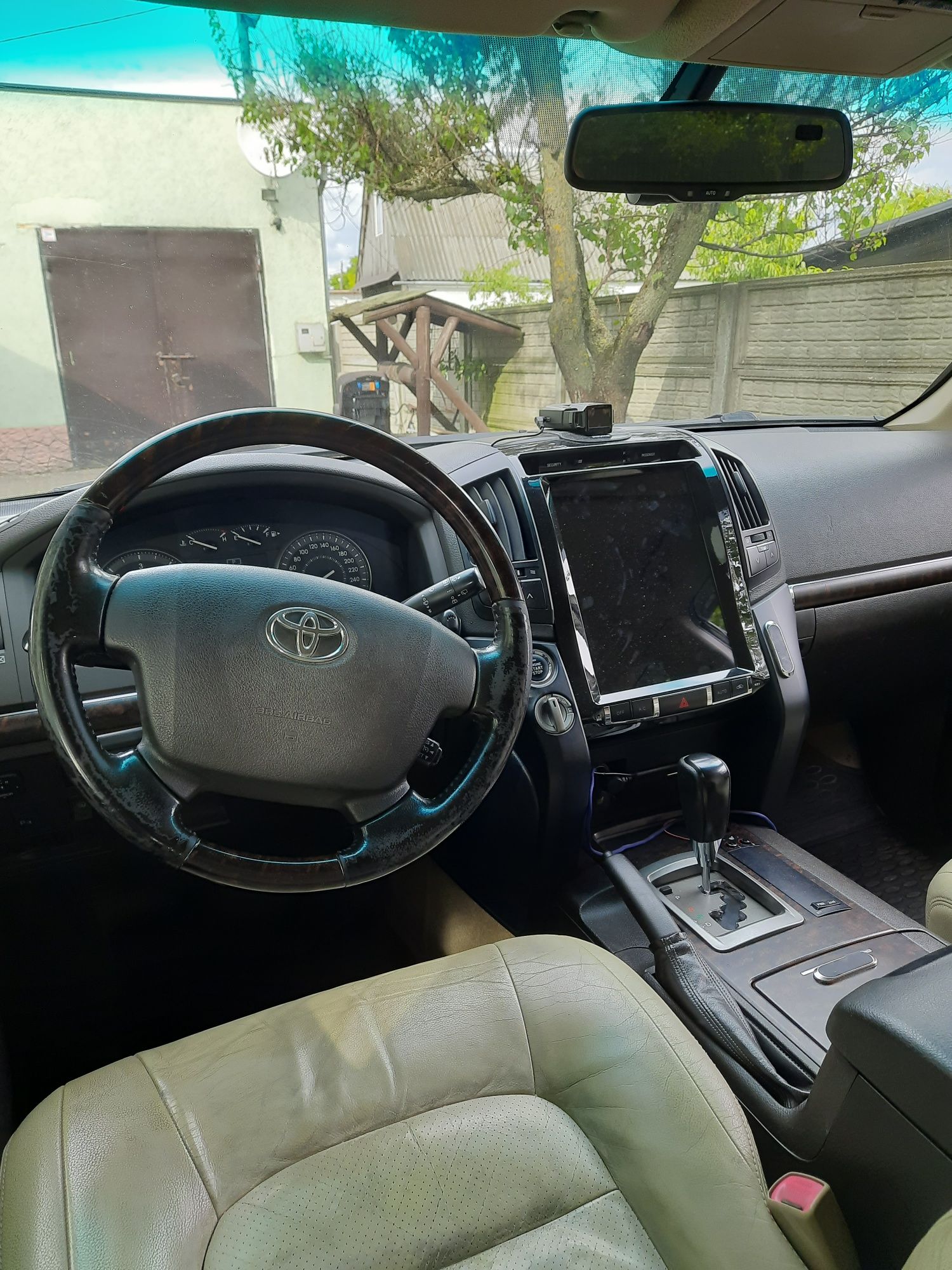 Toyota Land Cruiser 200