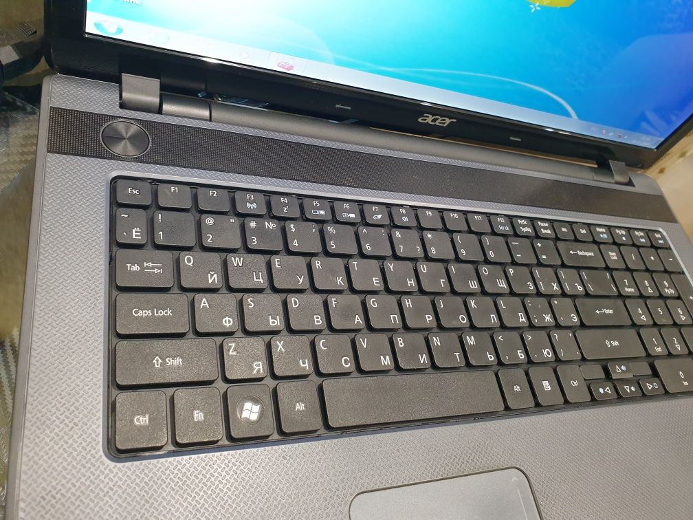 Ноутбук Acer Aspire 7250 ,RAM 4 GB ,500 GB ,Экран 17.3