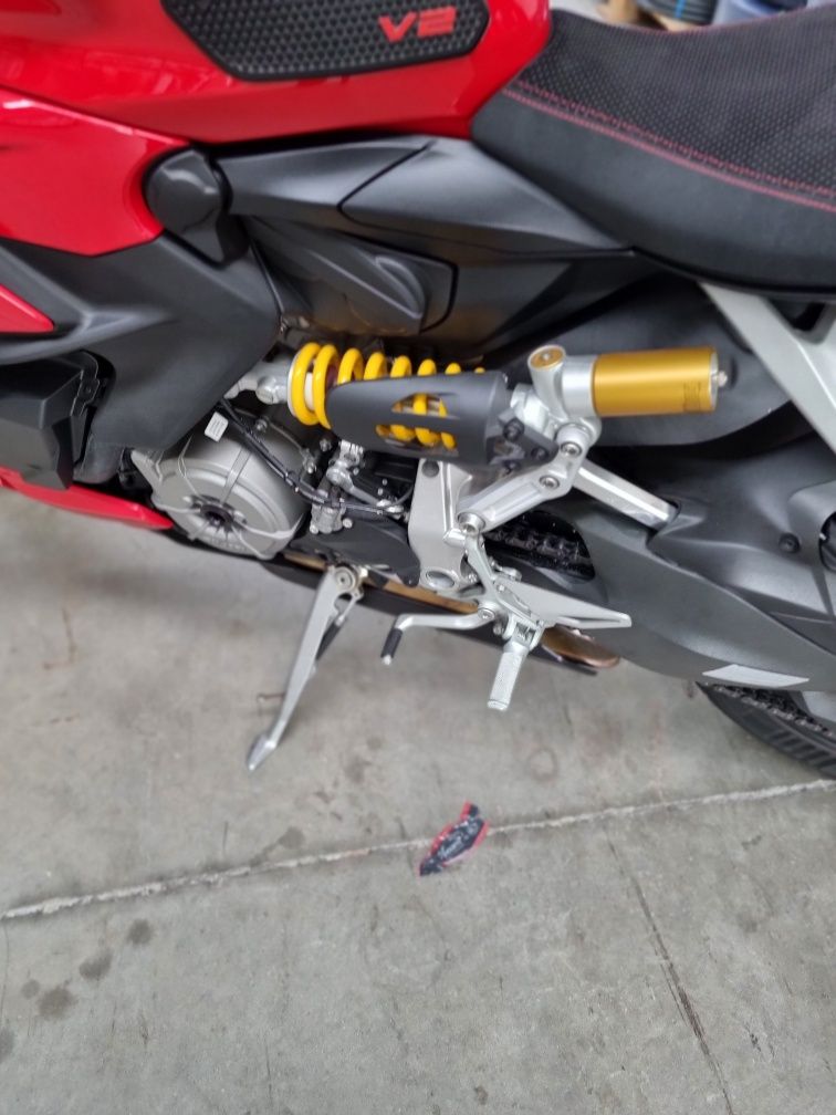 Ducati streetfighter v2