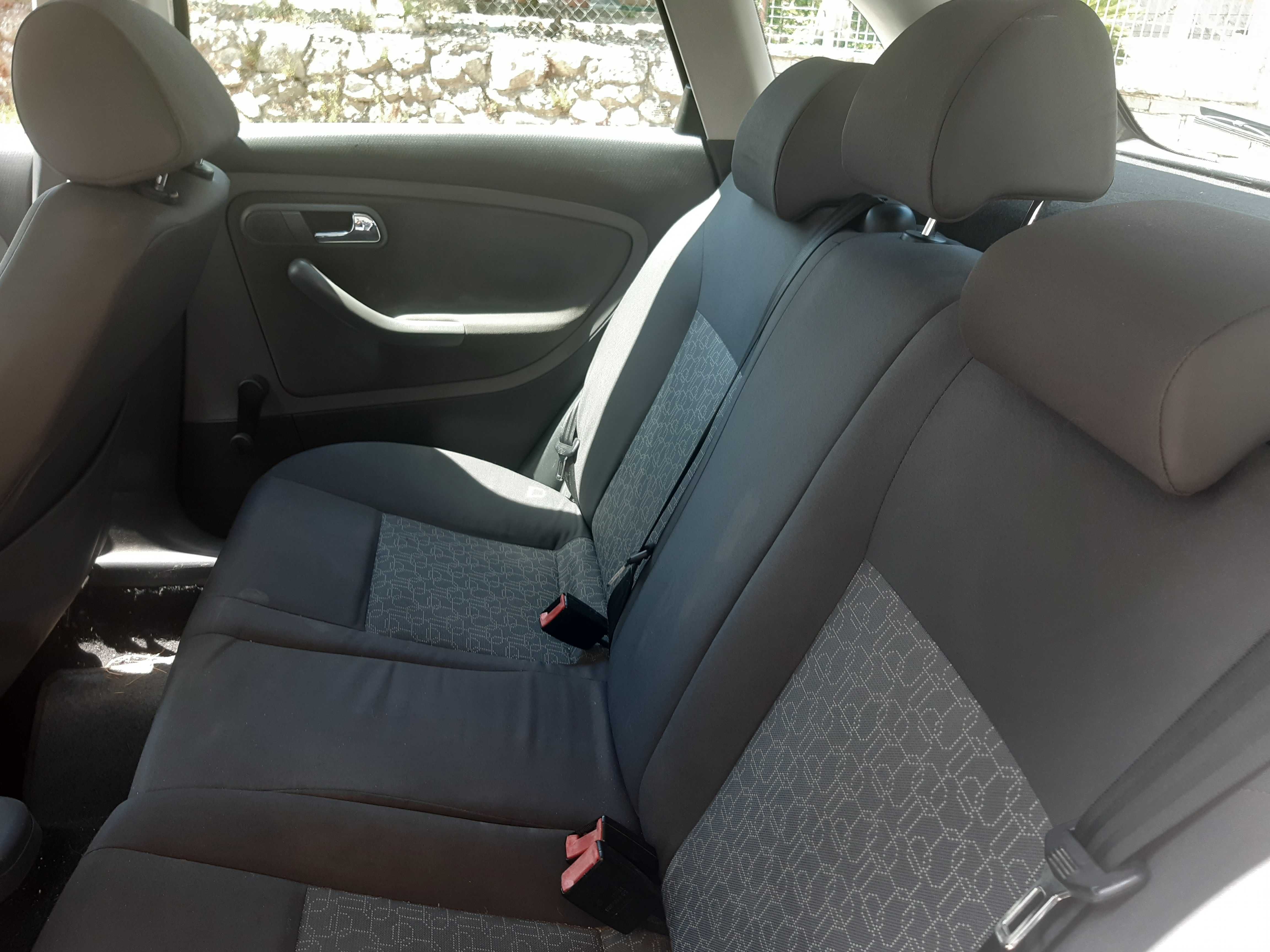 SEAT IBIZA - Nacional - 5 Lugares  Gasolina | €2.600