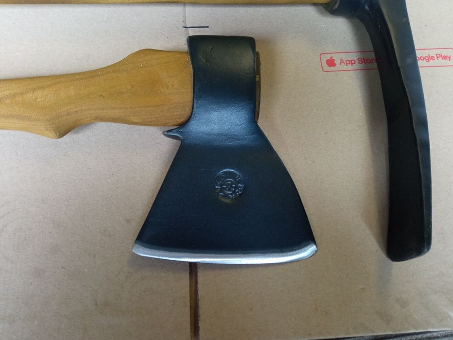 Молоток, топор, кайло.