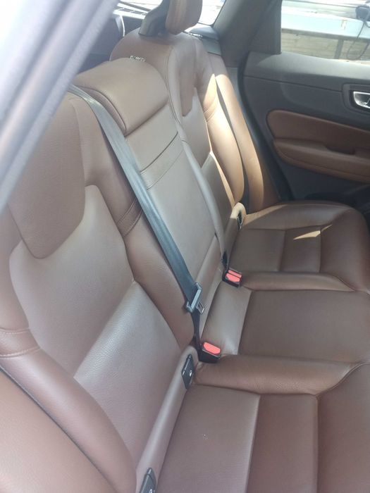 Продаю власний автомобіль VOLVO XC60 Momentum 2018 року