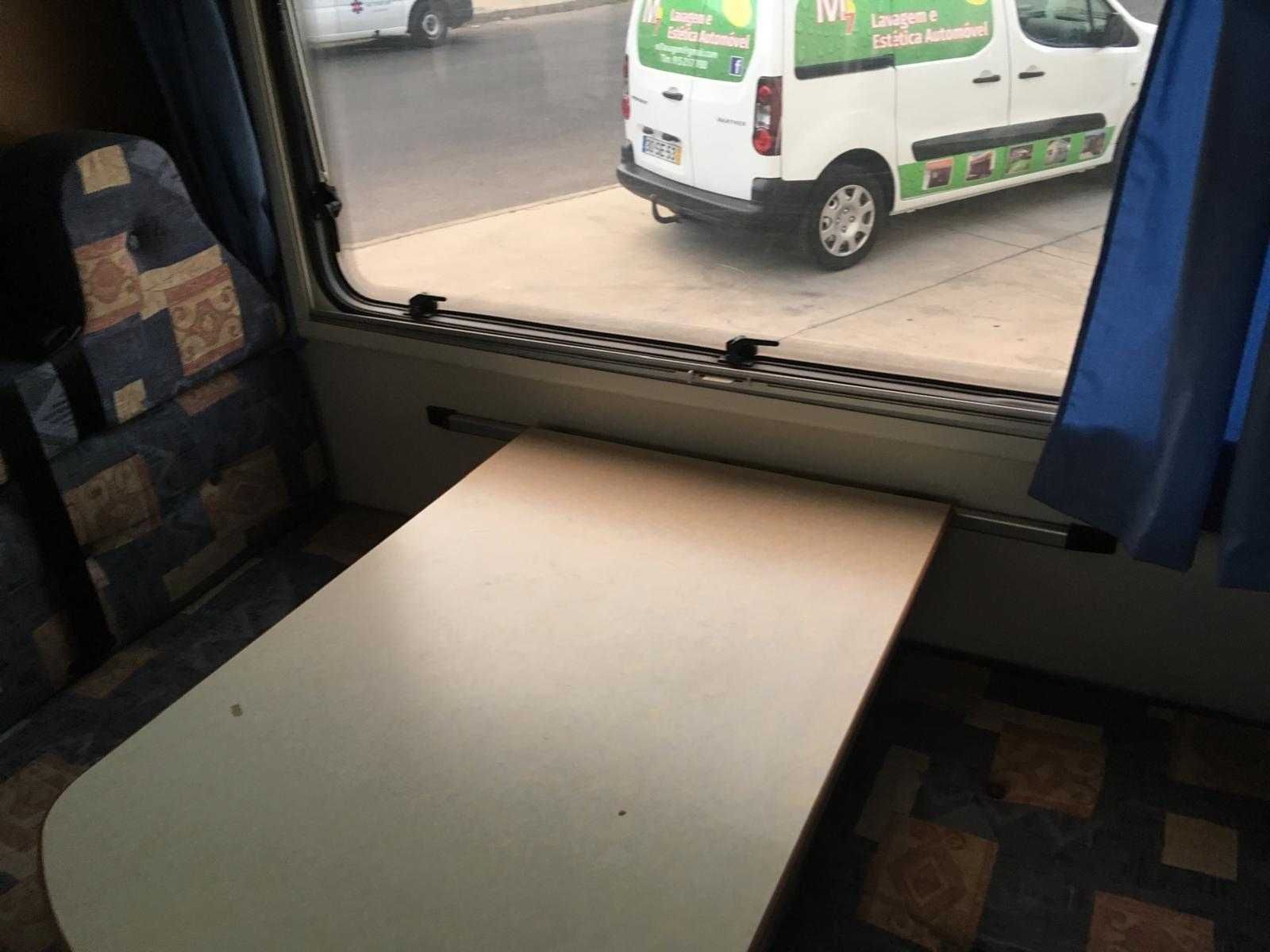 Autocaravana para 6 pessoas