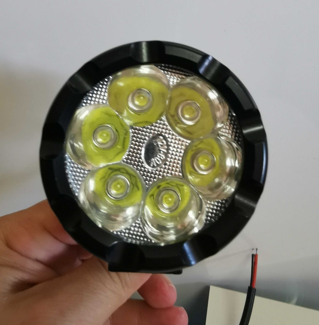 Faróis Universais Auxiliares / Nevoeiro leds / Motos / Motas ( NOVOS )