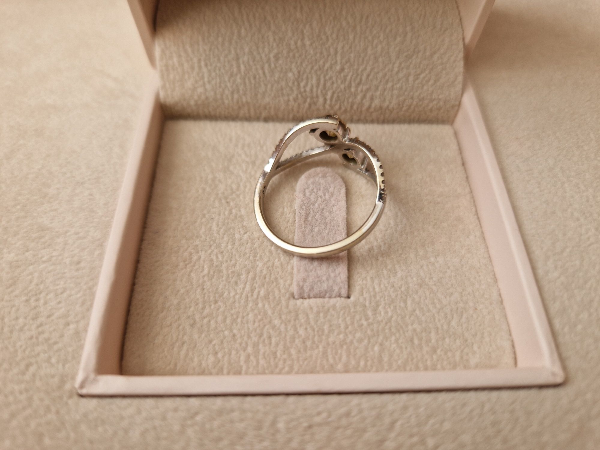 Anel com Diamantes