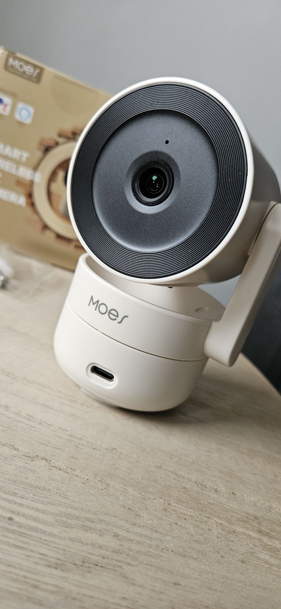 Kamera wewnętrzna do monitoringu niania Moes Wifi rejestrator obrotowa