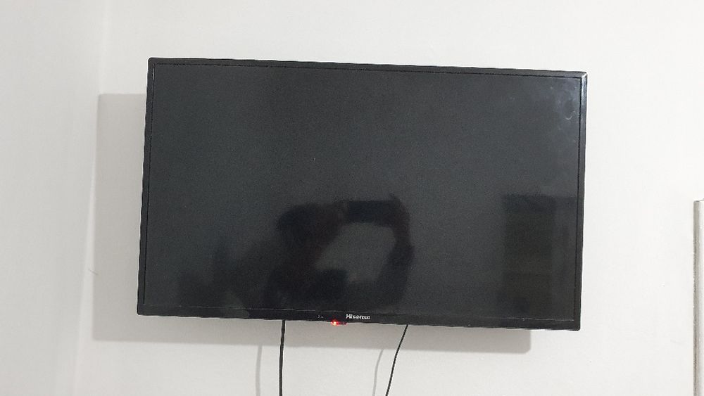 TV Hisense 100% como novo, está em muito bom estado.