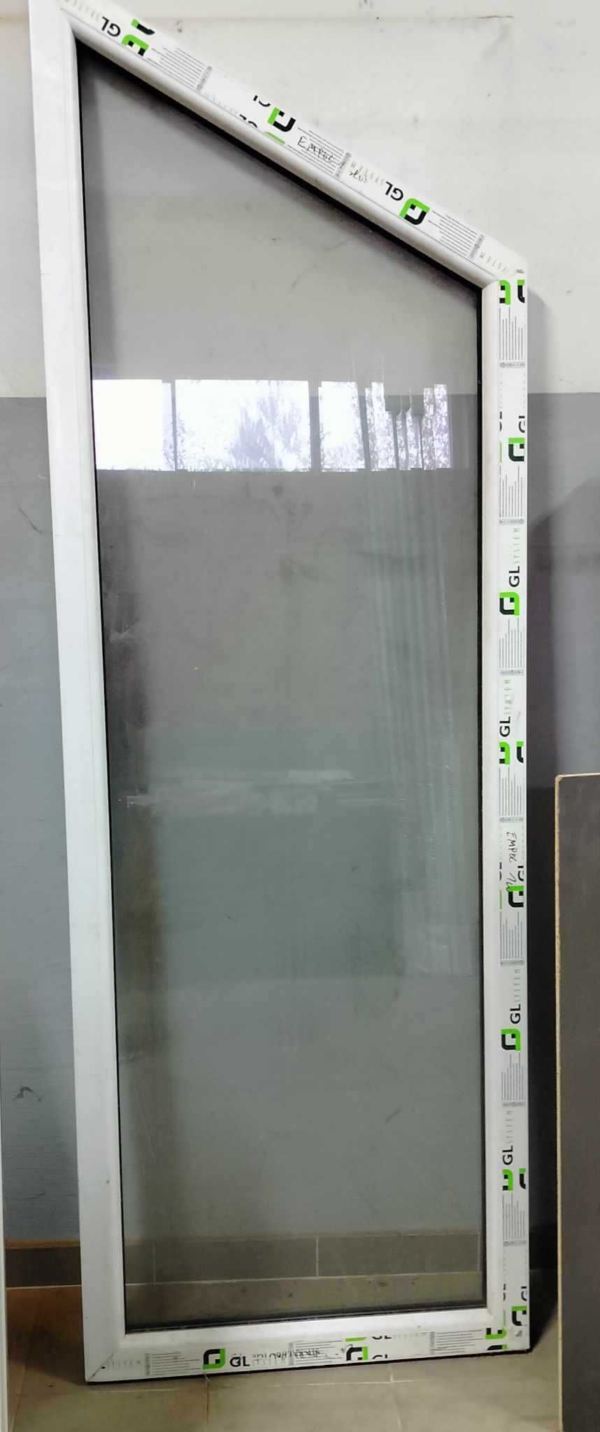 Okno - fest nieotwierane ze skosem 740x2200, złoty dąb/biały, 2 szyby