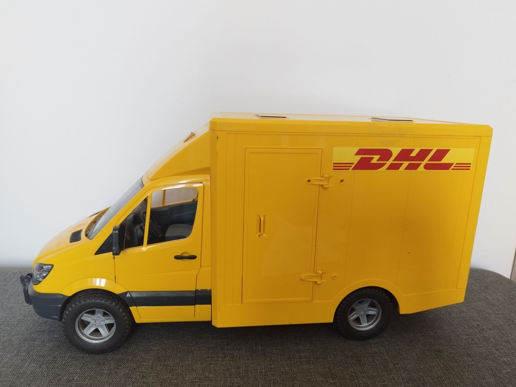 BRUDER Mercedes Benz Sprinter DHL 1:16