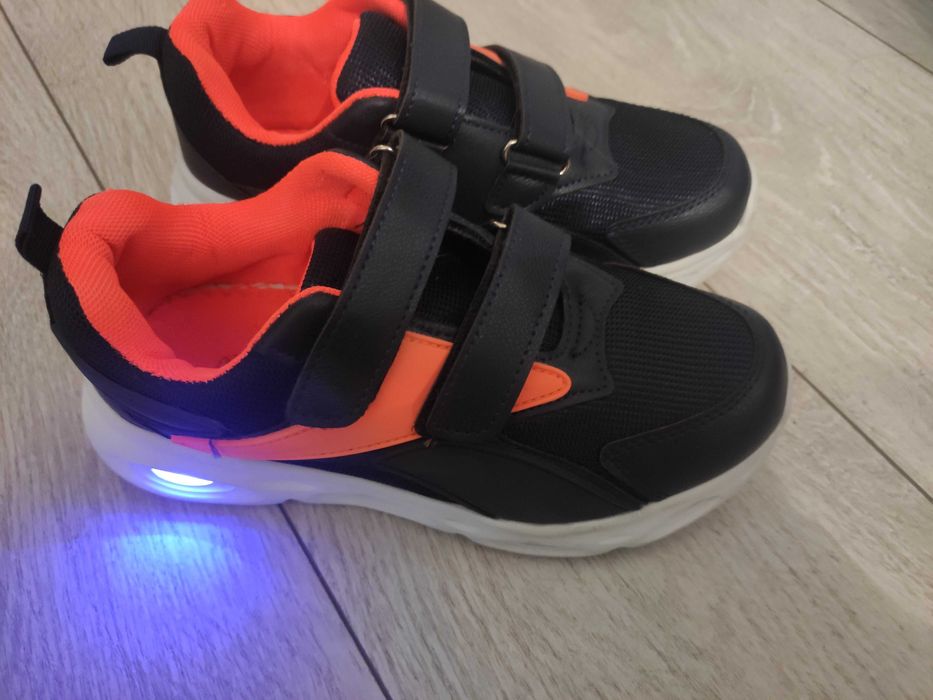 Świecące buty r.34
