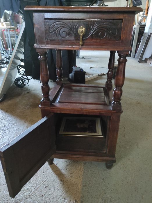 Vendo mesinhas de cabeceira vintage em madeira D. João V