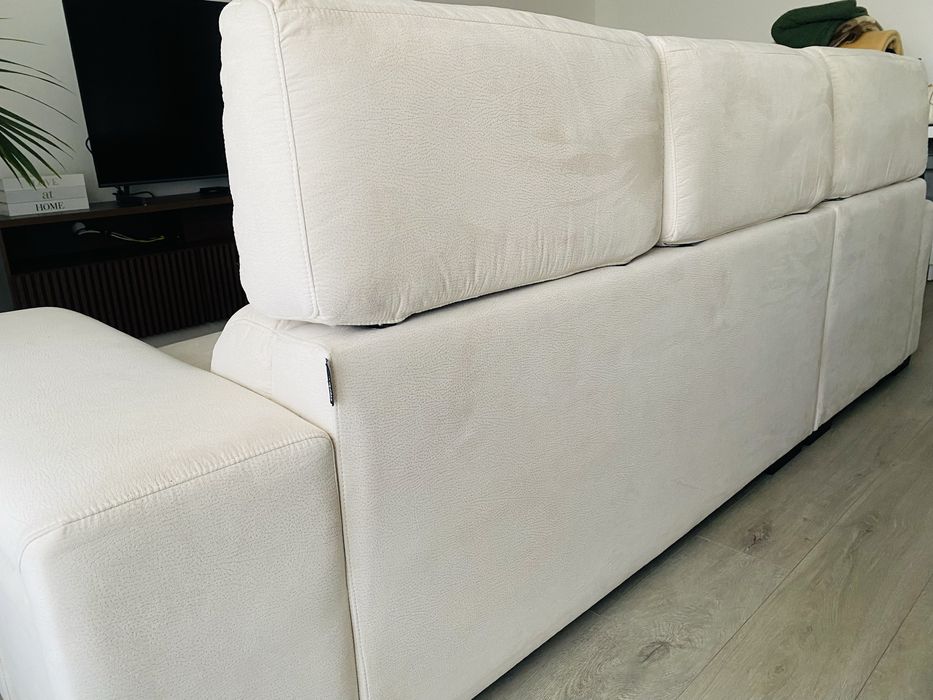 Sofá bege Moviflor (com arrumação)