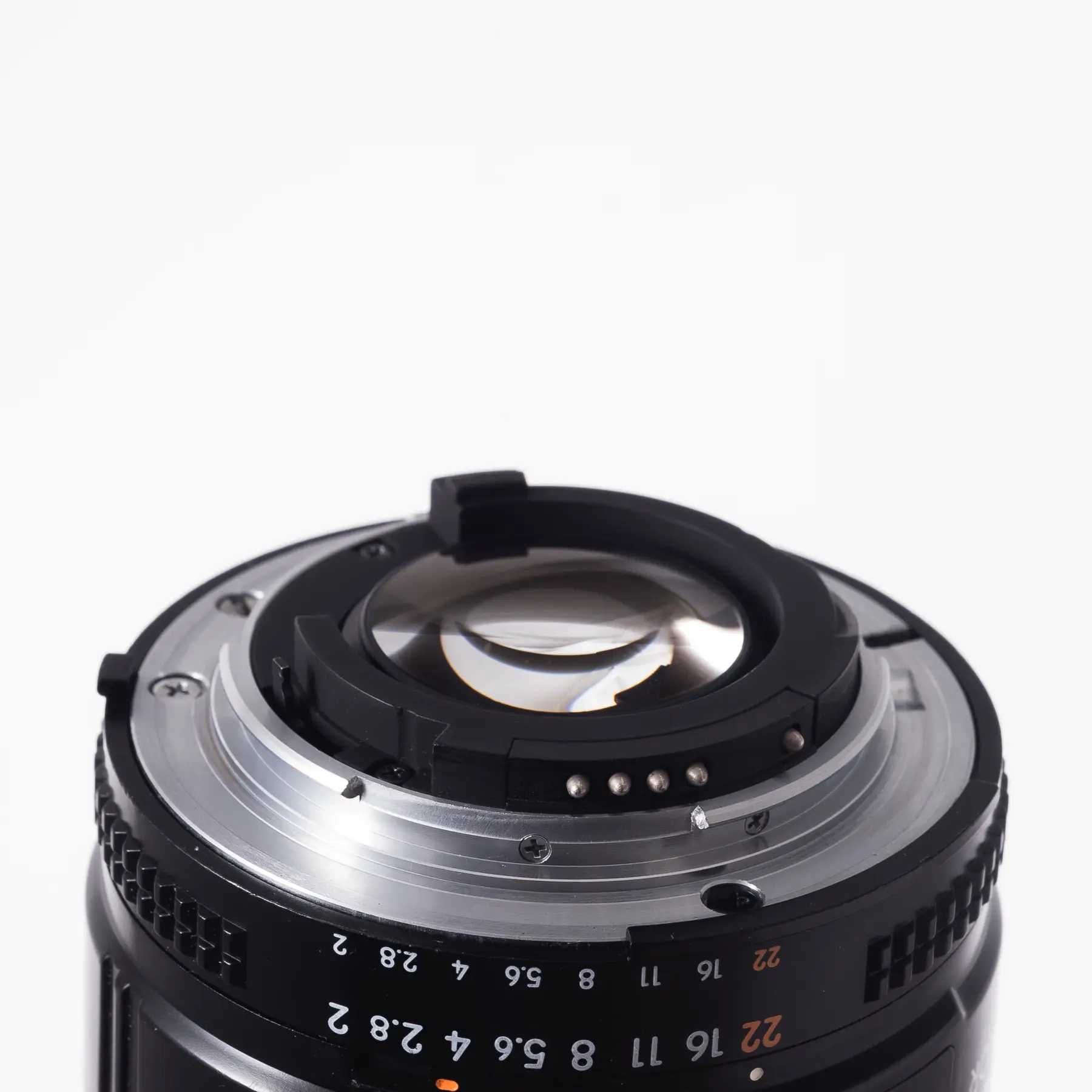 Об'єктив Nikon 35mm f/2D AF Nikkor