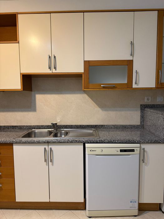 Cozinha Usada Mobilada Completa, com Eletrodomésticos a Bom Preço!