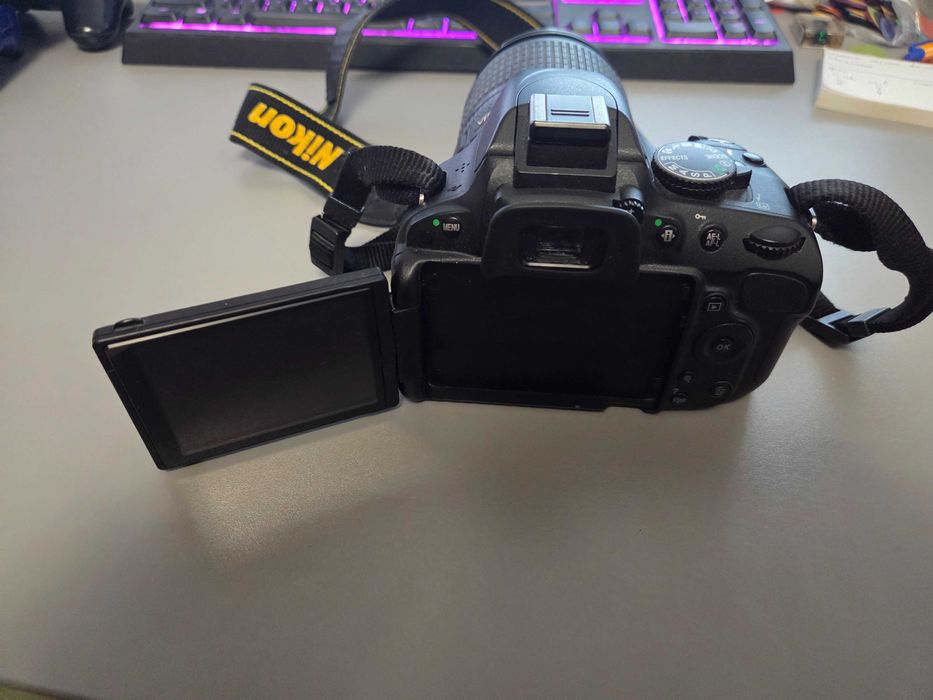 Nikon D5100 + obiektyw Nikkor 18–105mm VR