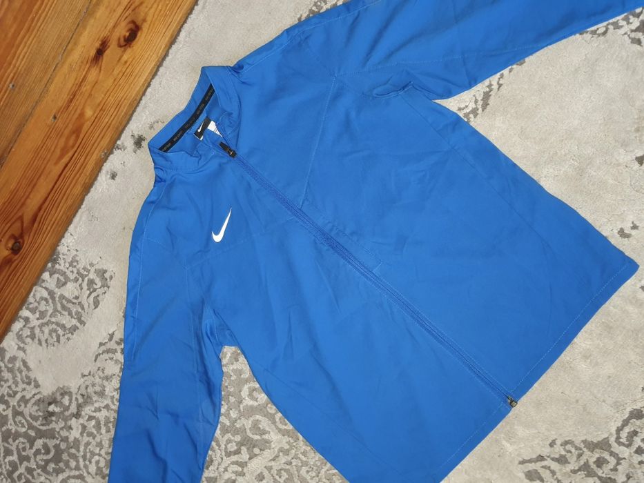 kurtka bluza treningowa w kolorze granatowym marki Nike