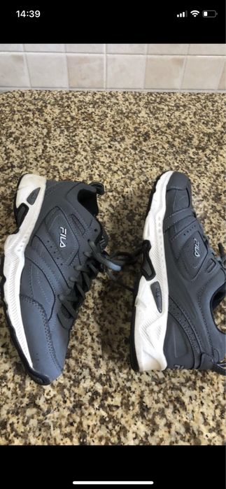 Sapatilhas FILA Tamanho 42