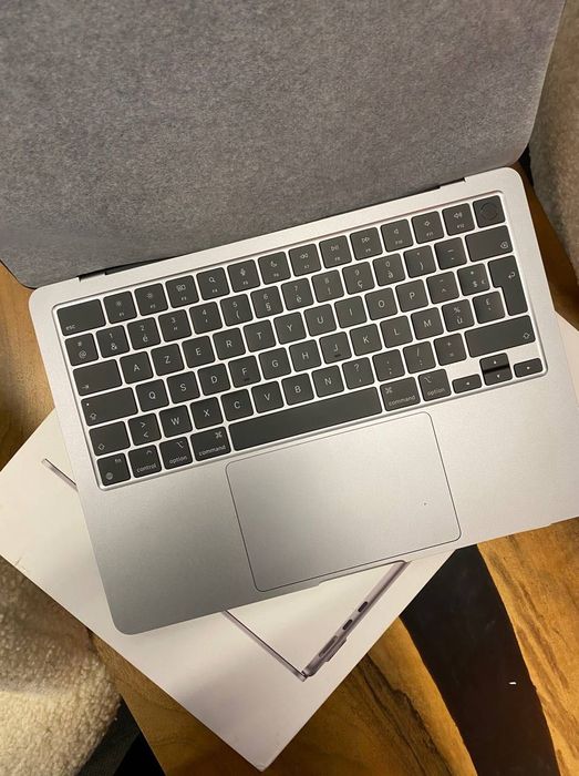 Ноутбук Apple MacBook Air 13,6" M3 16/256GB Space Gray (MC8G4) 2024