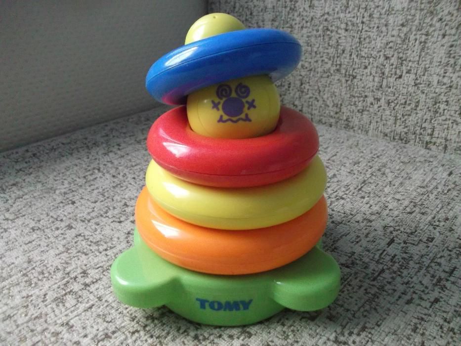 Пирамидка Tomy Томи