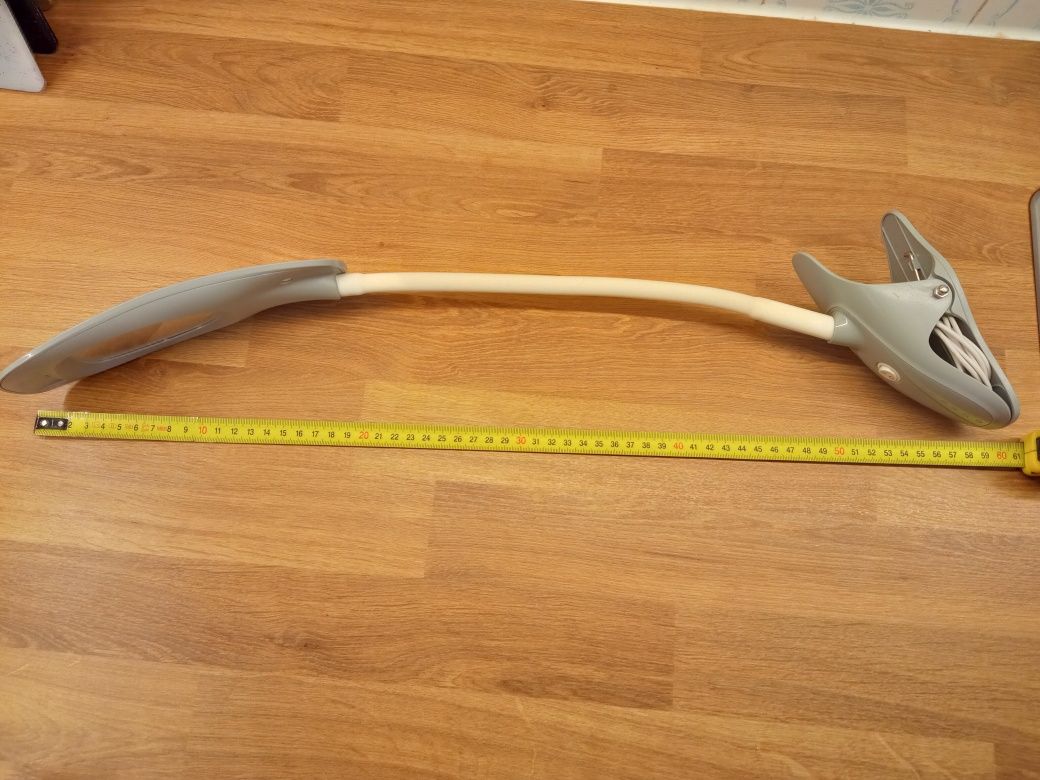 Lampka biurkowa LED z klipsem