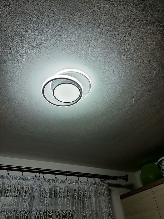 Dwa żyrandole ledowe