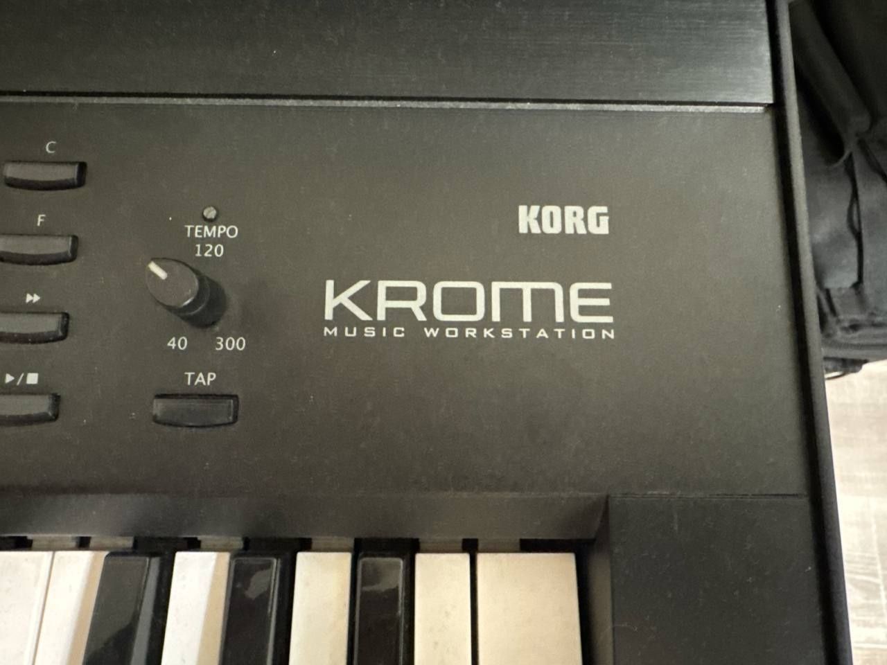 Продаю рабочую станцию KORG KROME 61.