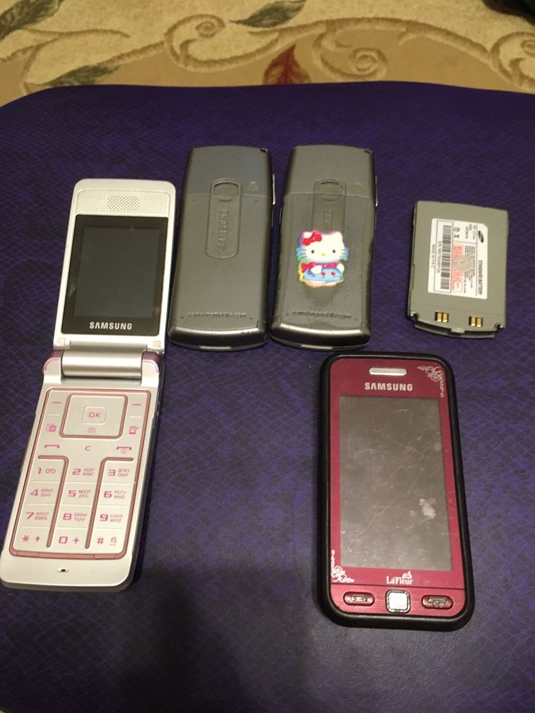 Мобільні старі телефони