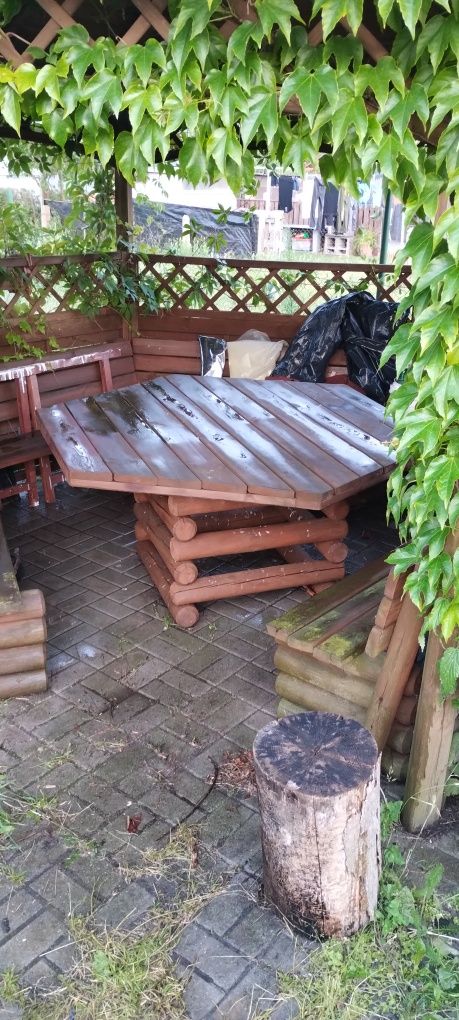 Stół drewniany do altany ogrodowej