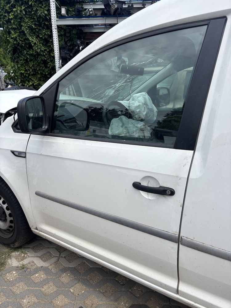 VW Caddy 2k5 drzwi lewy przód lb9a