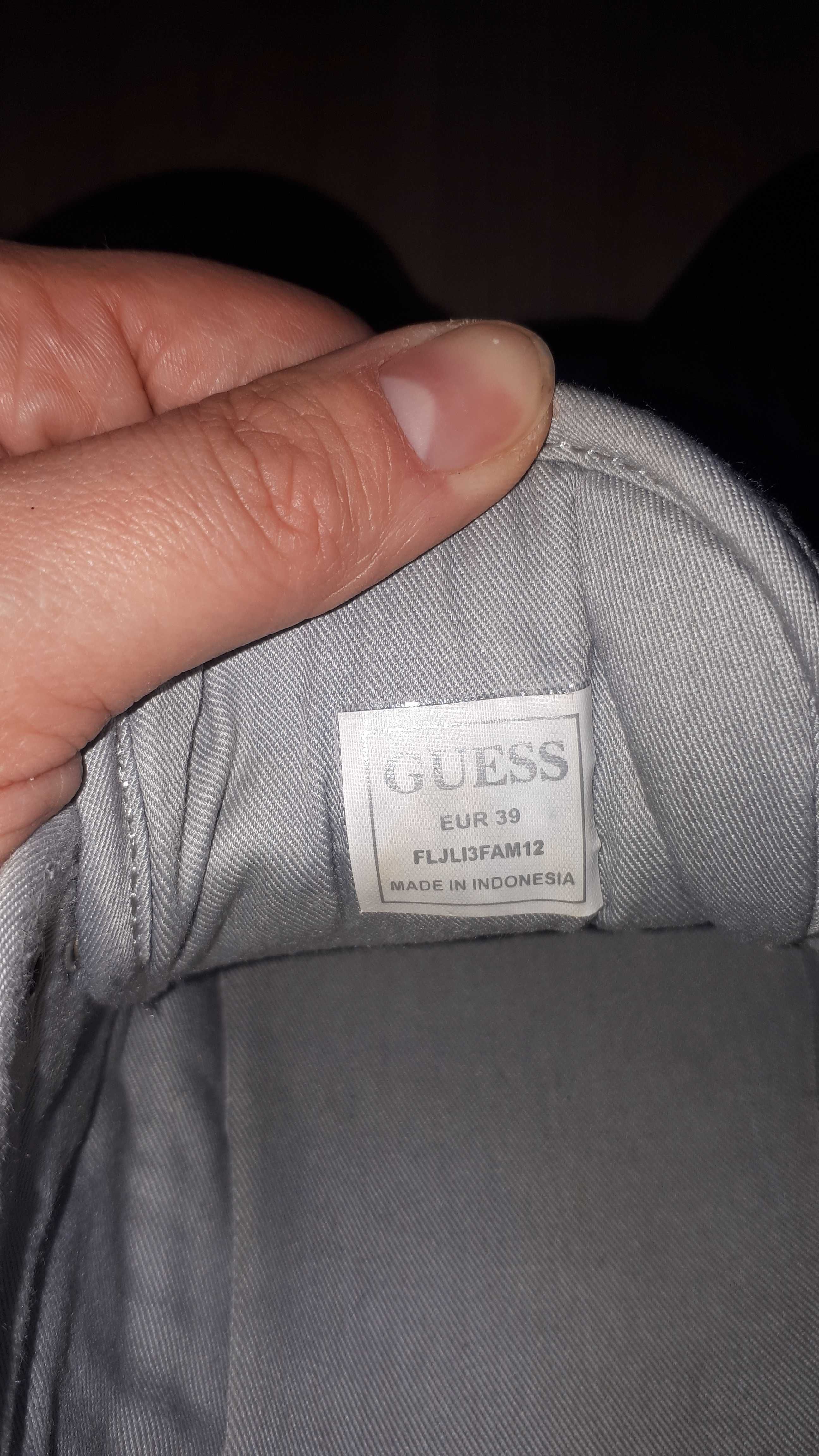 Trampki GUESS r. 39