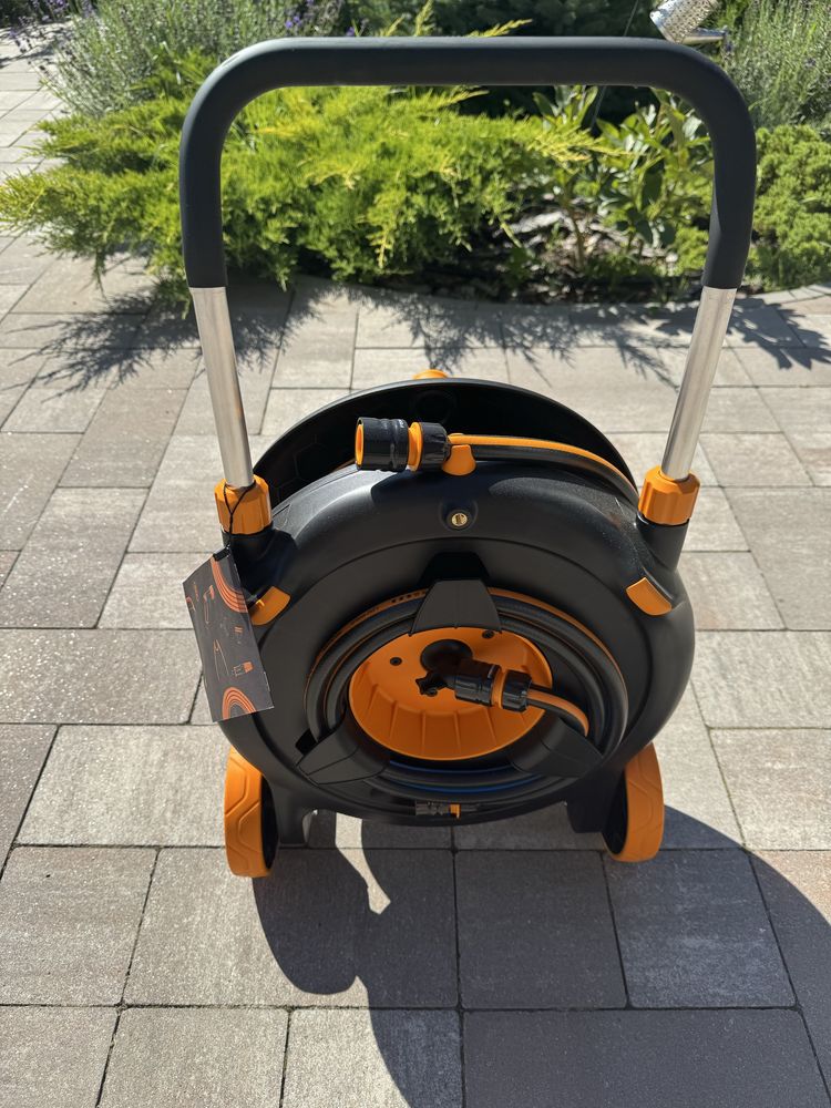 Котушка зі шлангом Fiskars L 1/2" (13мм) L-30м з набором аксесуарів