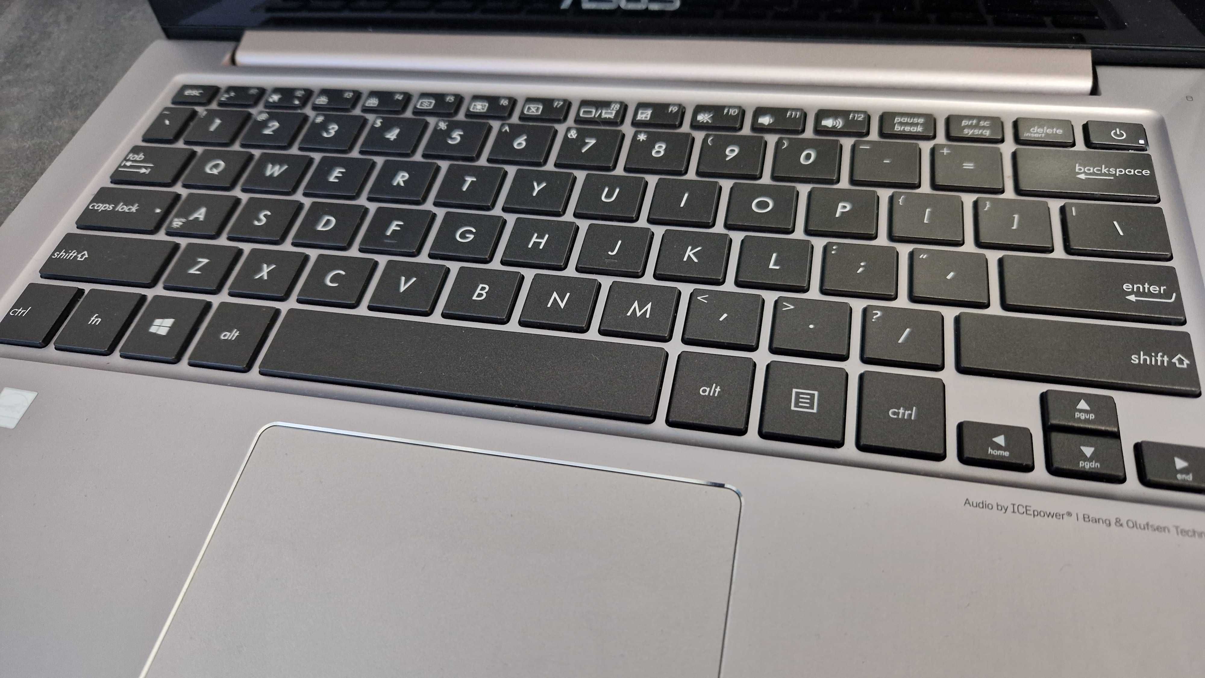 Ноутбук Asus zenbook i5-6200U/8озу/256 ссд
