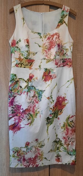 Sukienka wizytowa bez rękawów   40