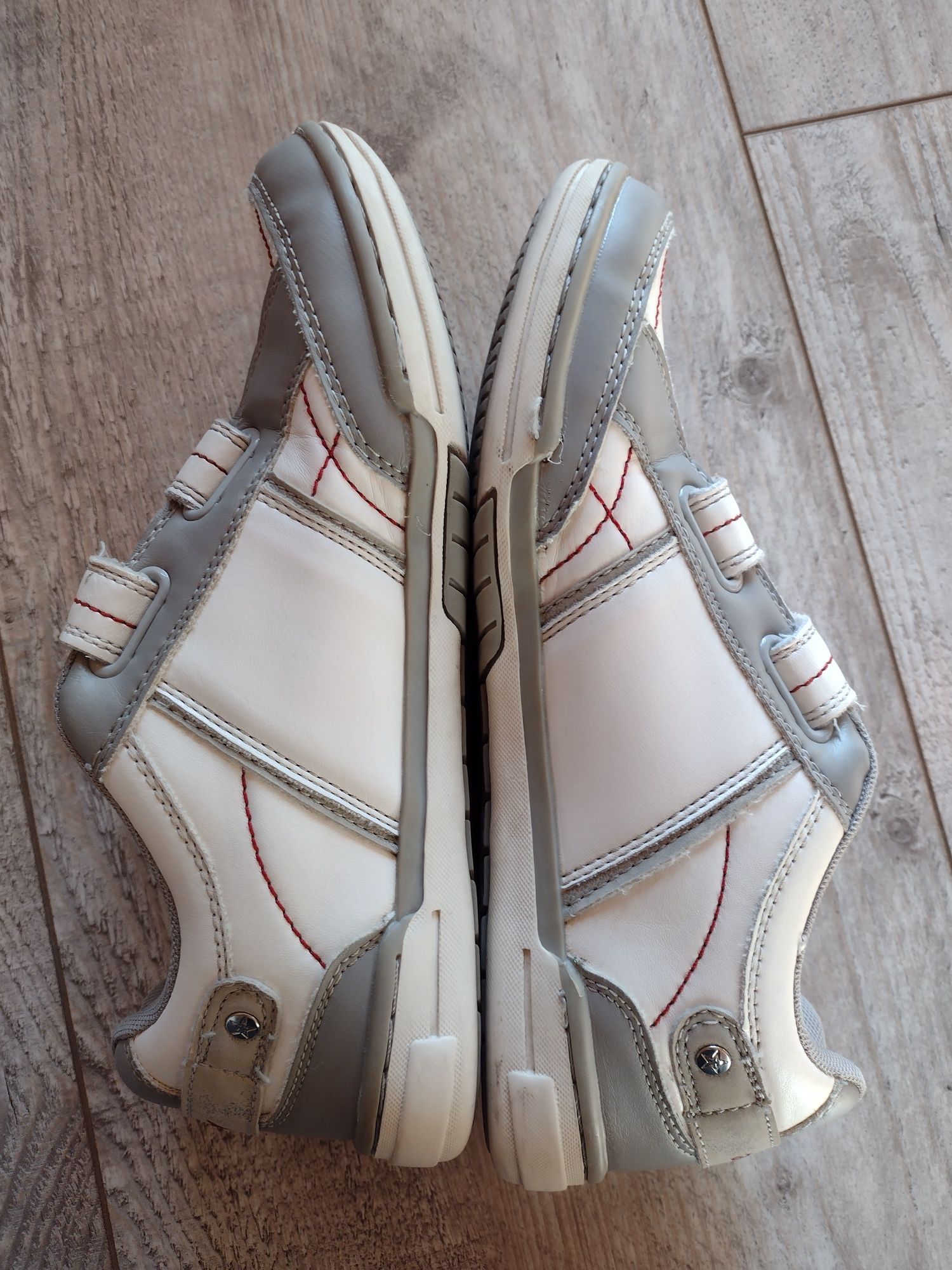 Sneakersy 39/24,5cm Action Boy CCC