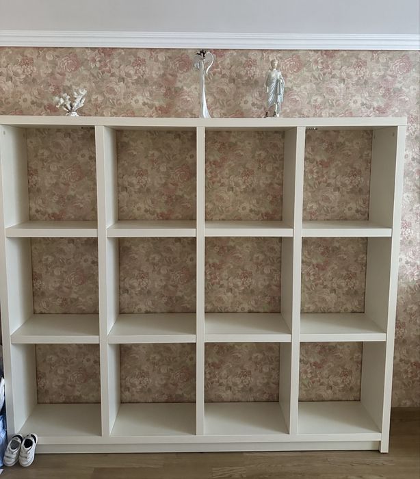 Стелаж на 12 комірок з підсвіткою