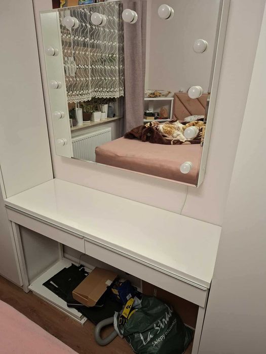 Toaletka/biurko ikea besta burs z oddzielnym lustrem
