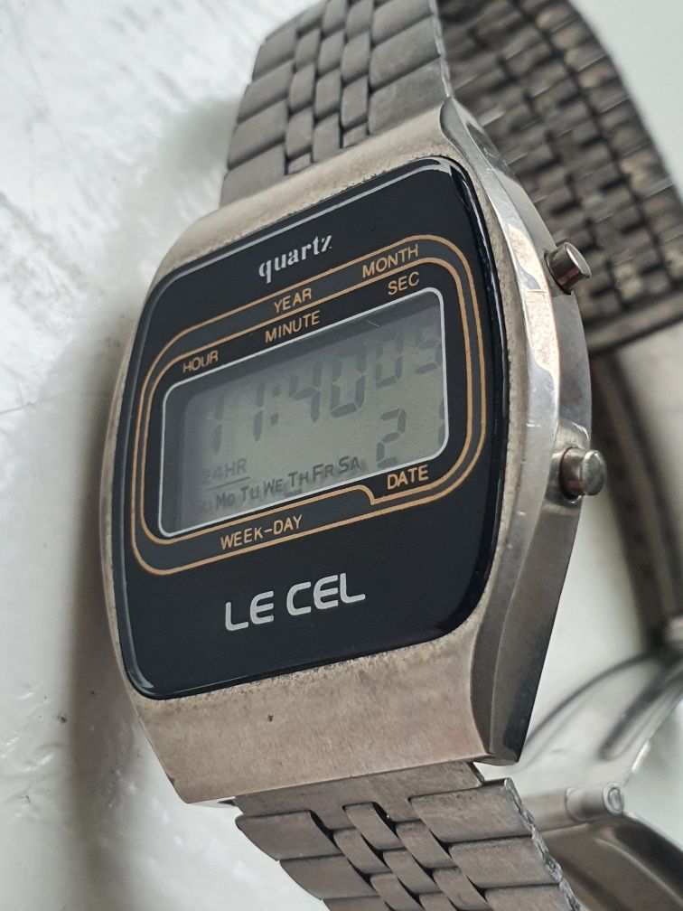 4 Zegarek elektroniczny LECEL quartz.