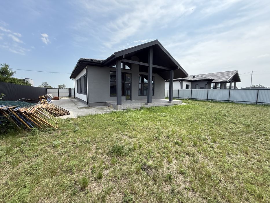 Будинок біля Десни,Зазимʼя,Лівий берег,асфальт,закрита територія