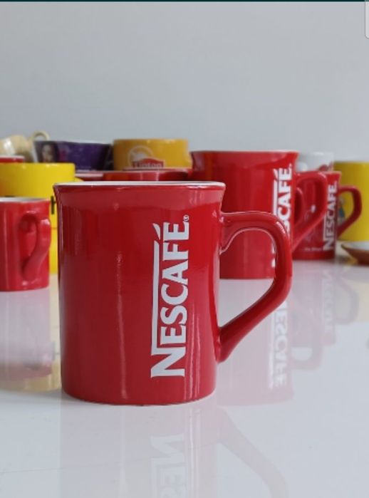 Kubek Nescafe  czerwony