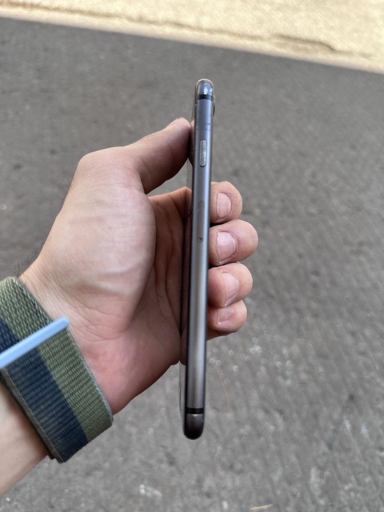 Продам iPhone 8 64gb