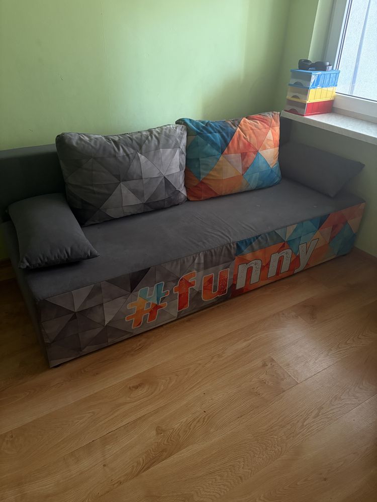 Sofa młodzieżowa + zestaw mebli z biurkiem
