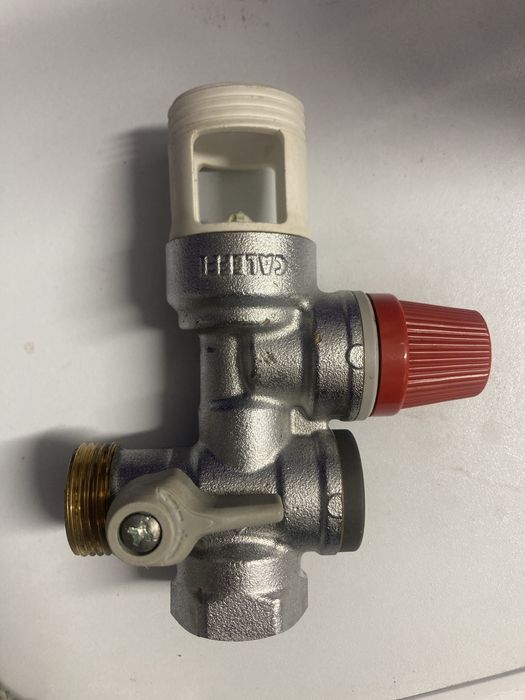 Válvula de segurança termoacumulador 1/2''x1/2'' + suportes parede