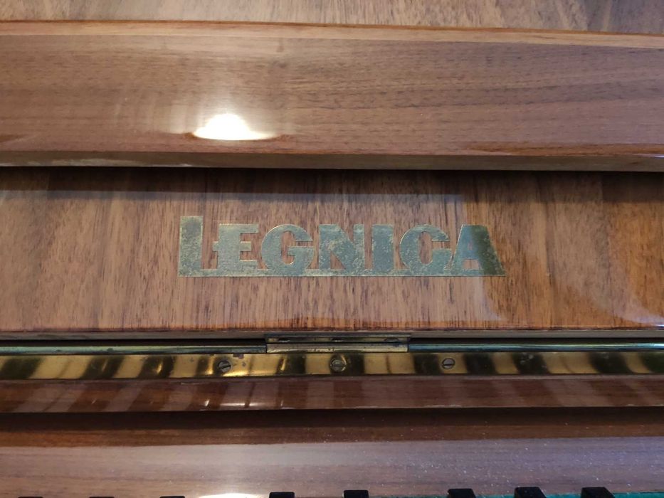 Pianino Legnica Model M-100C