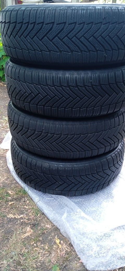 Продам зимнюю резину четыре штуки michelin alpina 6 195/65 r15