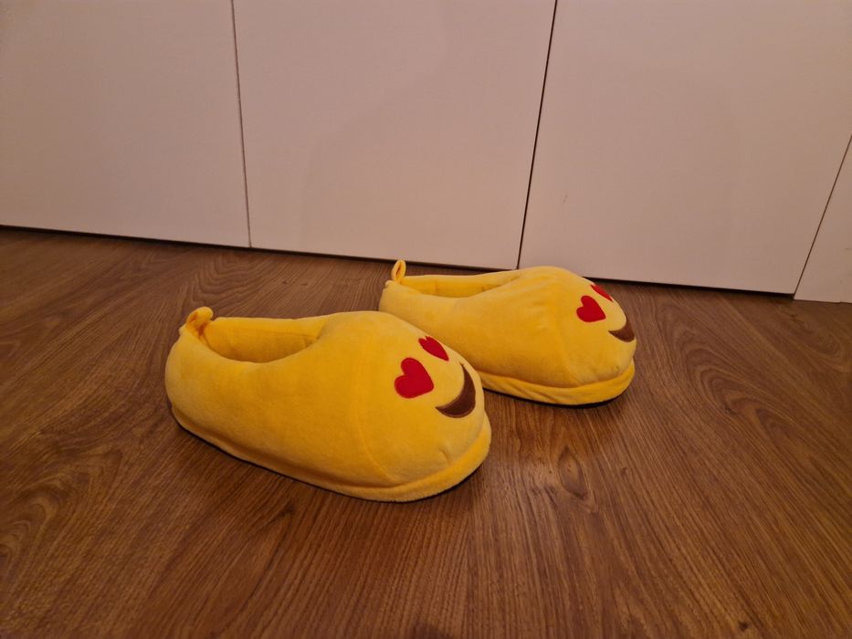 Pantufas smile jovem