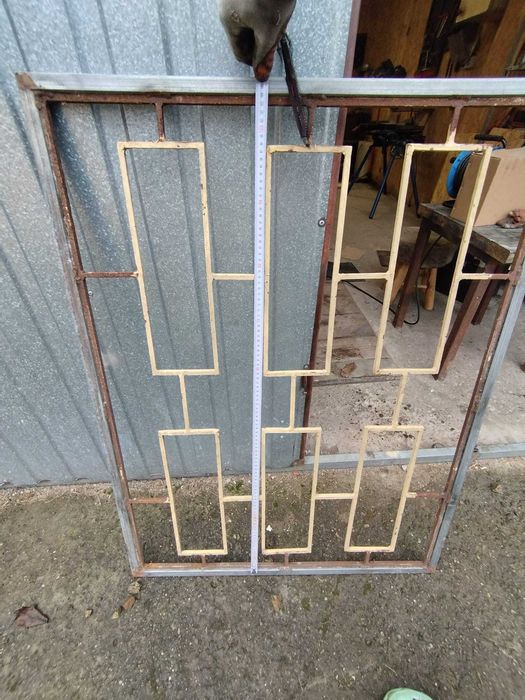 krata stalowa do drzwi