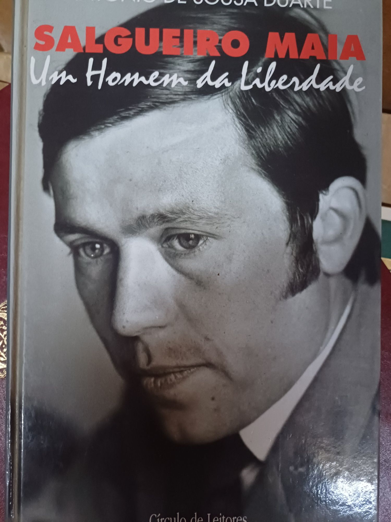 Livros de salgueiro maia e sa caneiro